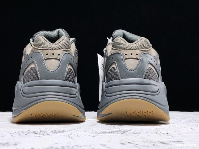EG6860 v2 700 Geode Boost Yeezy Adidas 0707